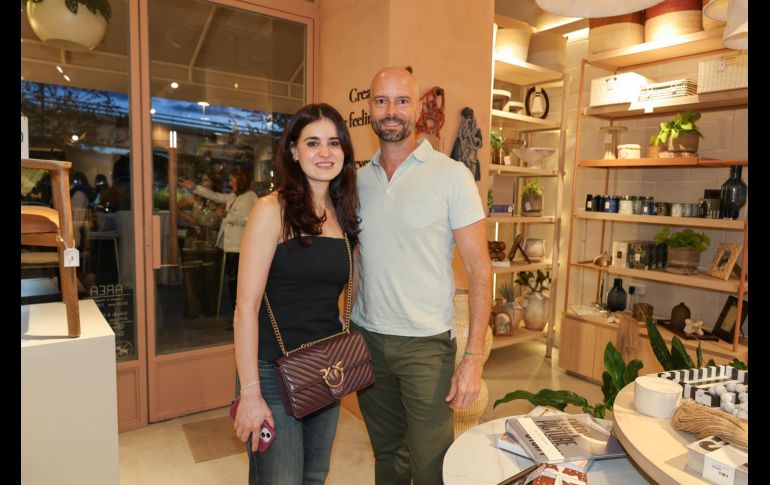 Alma Vázquez y Jorge Serrano. GENTE BIEN JALISCO / Inauguración de AREA