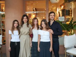 Emilia Leaño Pastor, Ana Laura Pastor, Dominica y Carlota Leaño Pastor y Juan Domingo Leaño Chaurand. GENTE BIEN JALISCO / Revista del 16 de octubre 2026