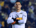 A pesar del larguísimo periodo de inactividad competitiva, se mostró sumamente seguro bajo los tres postes y transmitió una enorme confianza a toda su línea defensiva.  ESPECIAL/IMAGO7