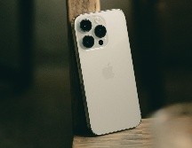 Modificar algunas configuraciones puede ayudar a reducir el consumo de tu iPhone. UNSPLASH / P. Sang
