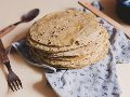 Descubre por qué envolver tus tortillas en papel acelera su deshidratación y cómo el uso de una servilleta de tela con bolsa plástica previene la retrogradación del almidón. ESPECIAL/PIXABAY