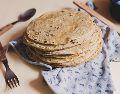 Descubre por qué envolver tus tortillas en papel acelera su deshidratación y cómo el uso de una servilleta de tela con bolsa plástica previene la retrogradación del almidón. ESPECIAL/PIXABAY