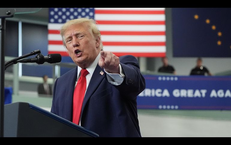 El presidente de Estados Unidos, Donald Trump, habla en un mitin de campaña en el centro deportivo Curtis D. Menard Memorial en Wasilla, Alaska. AP/A. Brandon