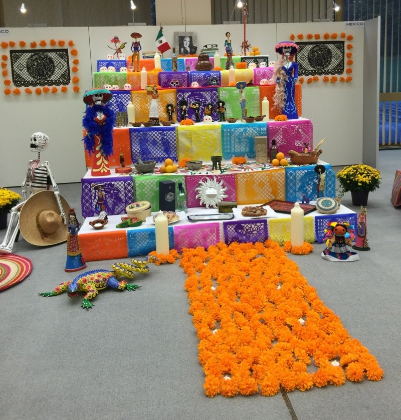Existen diversas maneras de acomodar un altar de Día de Muertos. NOTIMEX / ARCHIVO