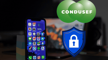 El riesgo de sufrir un fraude a través del celular ha crecido exponencialmente en los últimos meses, por lo que se precisa urgente que los usuarios adopten medidas preventivas más estrictas en sus celulares. CANVA Condusef