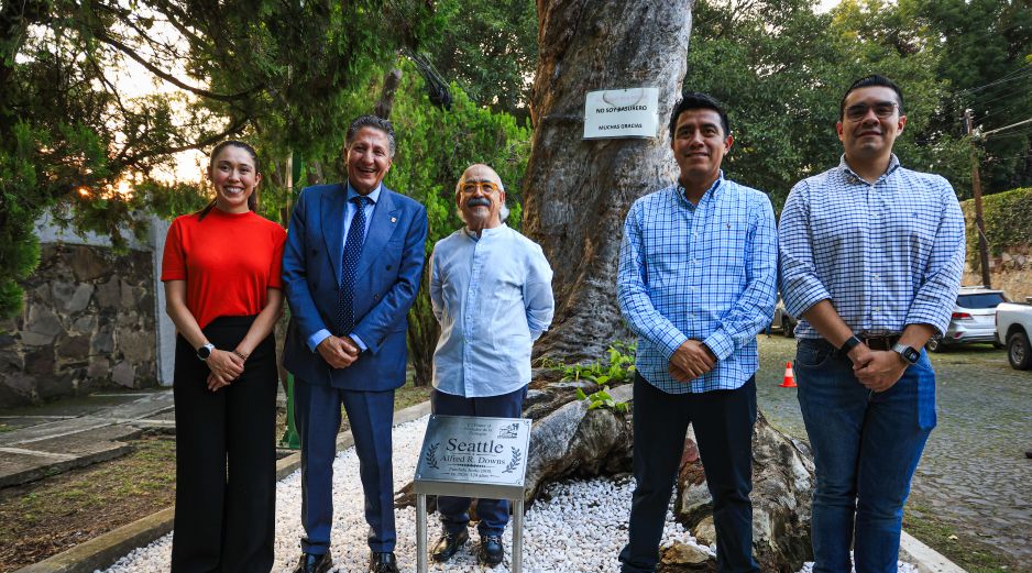 En la develación de la placa, Frangie destacó cómo las y los vecinos se han apropiado de la colonia en cada nueva intervención propuesta. EL INFORMADOR/J. Acosta