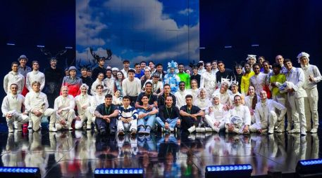 Chivas visitó el Cirque du Soleil y convivió con artistas mexicanos. EL INFORMADOR/A. Navarro