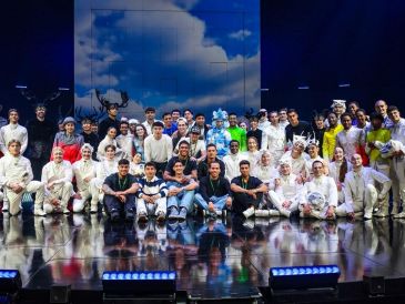 Chivas visitó el Cirque du Soleil y convivió con artistas mexicanos. EL INFORMADOR/A. Navarro