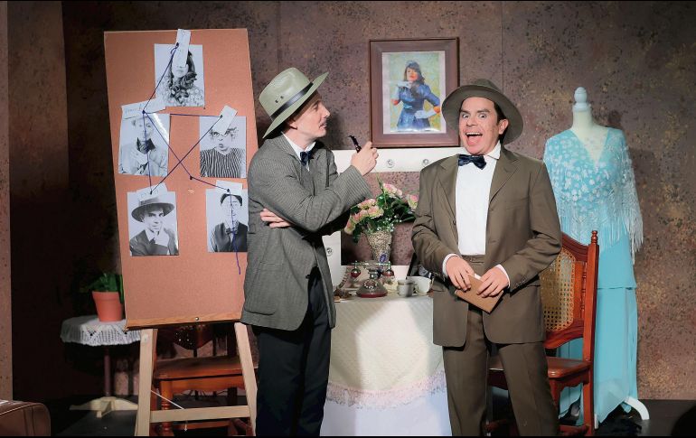 Los actores Francisco Morales y Gustavo Arcadio Cervantes, comparten escenario en una historia donde el misterio, el humor y la música se entrelazan. CORTESÍA