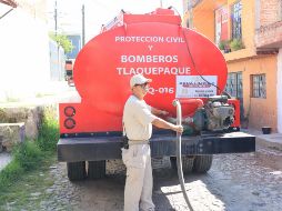 Tanto Tlaquepaque como Tonalá organizaron un despliegue de pipas y cisternas que estarán surtiendo de agua de calidad a los habitantes que la soliciten. CORTESÍA