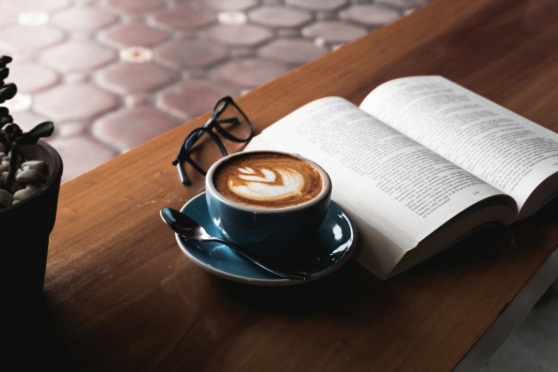 Reli menciona que las librerías independientes no se diversifican por capricho, sino por necesidad. UNSPLASH&nbsp;