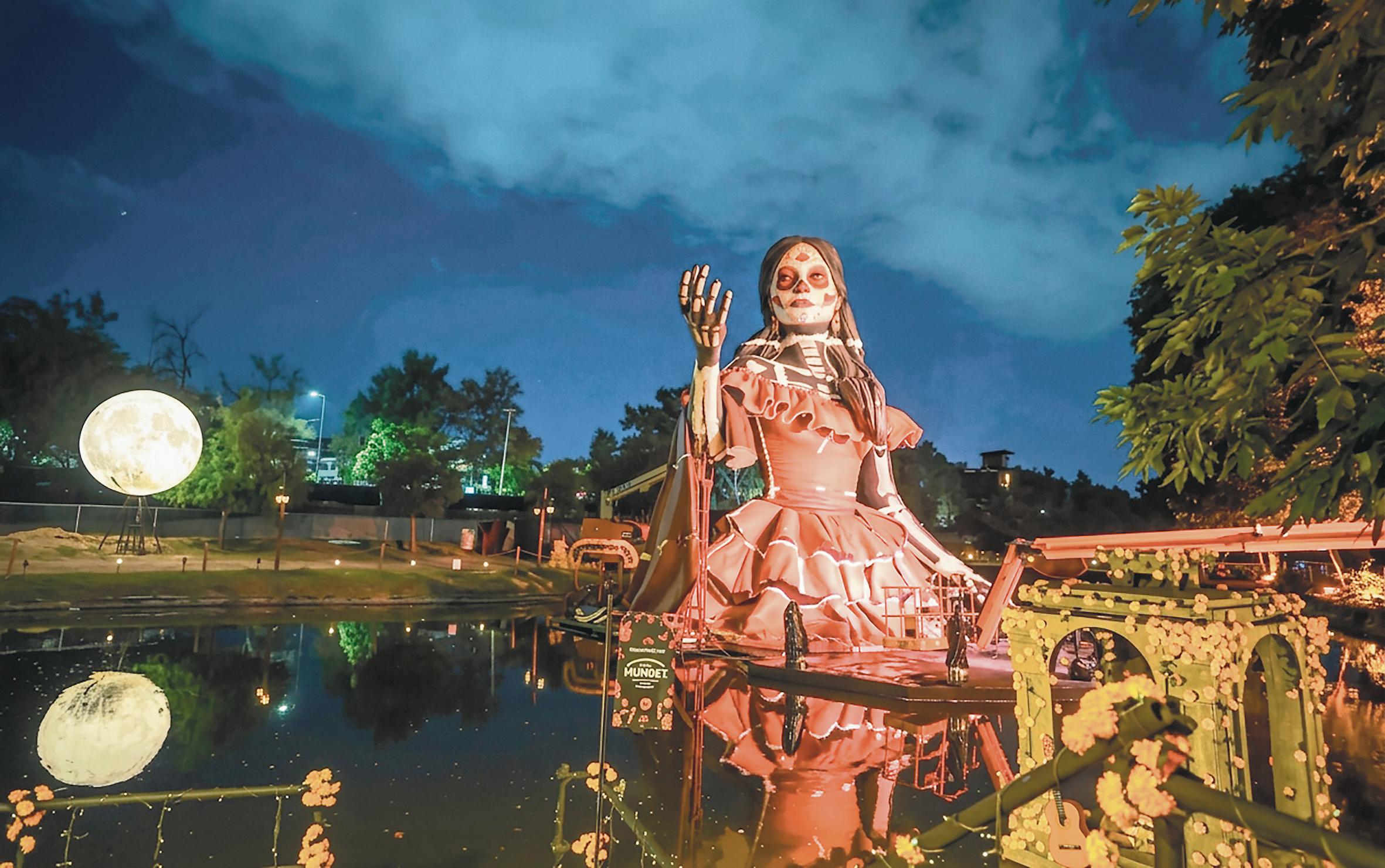 Una Catrina monumental de 15 metros volverá a dominar el paisaje del lago. EL INFORMADOR/ A. Navarro