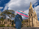 La gran pregunta de todos los tapatíos al salir de casa es si Tláloc se hará presente durante la jornada. La respuesta de los meteorólogos es afirmativa. ESPECIAL / CANVA