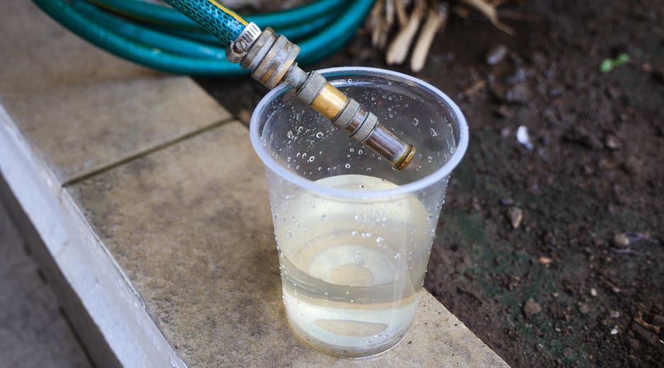 Abrir el grifo y ver agua transparente en Guadalajara no garantiza que sea segura para el consumo humano. EL INFORMADOR / ARCHIVO