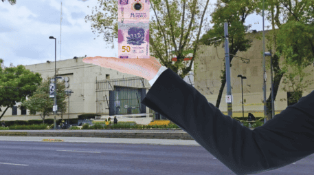 El SAT determina que cualquier persona que obtenga ingresos en territorio nacional debe cumplir con esta obligación ineludible. ESPECIAL / CANVA