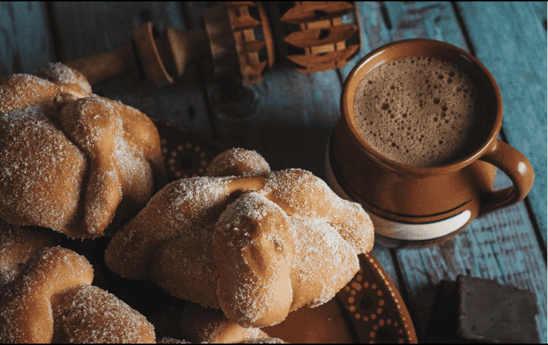 Los especialistas enfatizan que el objetivo no se centra en prohibir los alimentos tradicionales, sino en educar sobre la importancia del consumo responsable. ESPECIAL/Canva