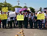 La reapertura del diálogo ocurre en un clima de tensión laboral marcado por una ola de movilizaciones iniciada en días pasados por personal de salud pública activo y jubilado. SUN/L. López