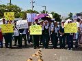 La reapertura del diálogo ocurre en un clima de tensión laboral marcado por una ola de movilizaciones iniciada en días pasados por personal de salud pública activo y jubilado. SUN/L. López