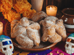 Durante la época prehispánica, las culturas mesoamericanas carecían de la técnica de panificación con trigo, por lo que elaboraban figuras rituales conocidas como tzoalli. ESPECIAL/Canva