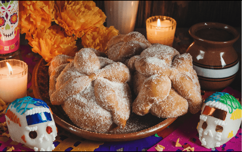 Durante la época prehispánica, las culturas mesoamericanas carecían de la técnica de panificación con trigo, por lo que elaboraban figuras rituales conocidas como tzoalli. ESPECIAL/Canva