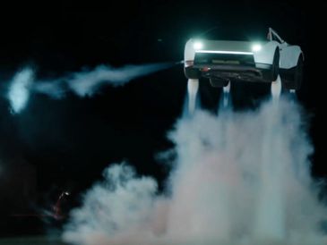 Tesla presentó tres versiones del automóvil, siendo la versión "Rocket" la que cuenta con la capacidad de elevarse. EFE/ TESLA