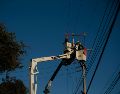 La CFE activó un protocolo de emergencia con más de dos mil 700 electricistas para enfrentar los posibles daños del huracán “Trudy” en México.  EL INFORMADOR/ARCHIVO