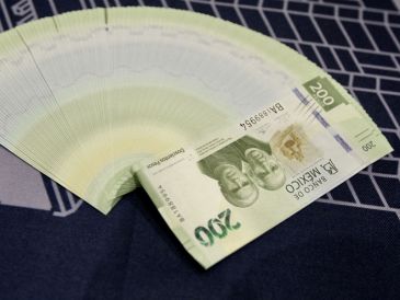 El peso acumula siete semanas de pérdidas y dejó atrás los niveles de entre 16 y 17 unidades por dólar que había registrado anteriormente. AFP/ARCHIVO