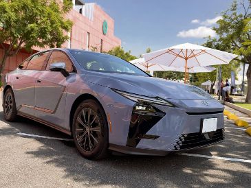 Lexus ES 350H. Combina diseño vanguardista, tecnología avanzada y motorización híbrida. ESPECIAL