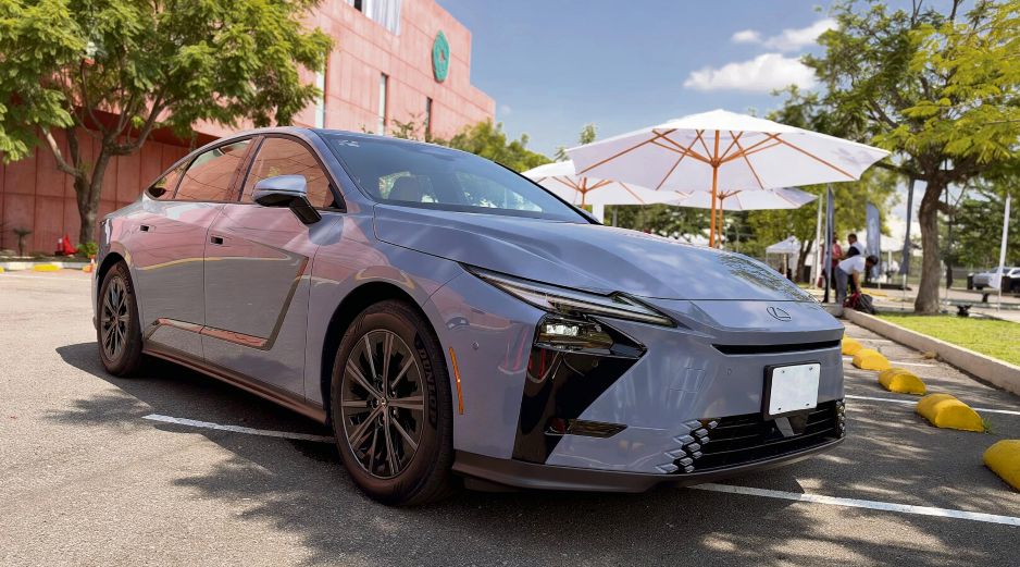 Lexus ES 350H. Combina diseño vanguardista, tecnología avanzada y motorización híbrida. ESPECIAL