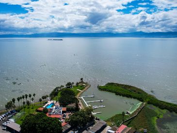 La principal fuente de agua potable para la metrópoli es el lago de Chapala, el cual provee el 63% del volumen total. EL INFORMADOR/Archivo
