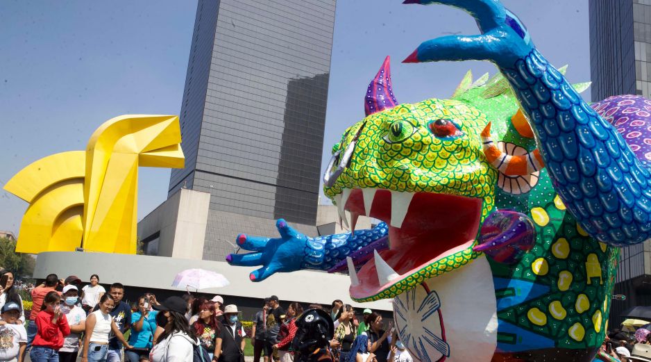 Alrededor de 300 figuras de gran formato protagonizarán el Desfile de Alebrijes. SUN/Archivo