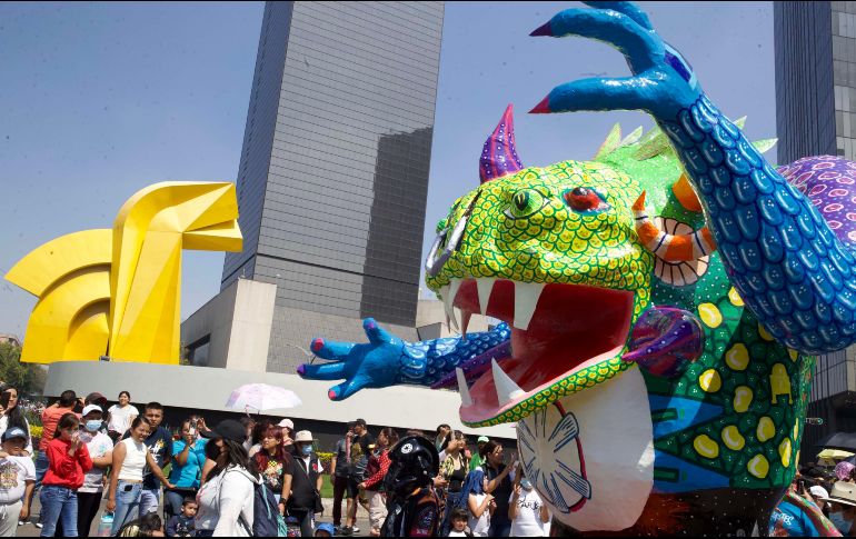 Alrededor de 300 figuras de gran formato protagonizarán el Desfile de Alebrijes. SUN/Archivo