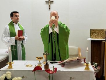 La recuperación postoperatoria del Pontífice ha evolucionado favorablemente en los cinco días que ha permanecido hospitalizado. EFE/EPA/Oficina de Prensa del Vaticano