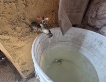 Habitantes del AMG enfrentan un esquema de tandeos en espera de que mejore la calidad del agua potable. EL INFORMADOR / O. González
