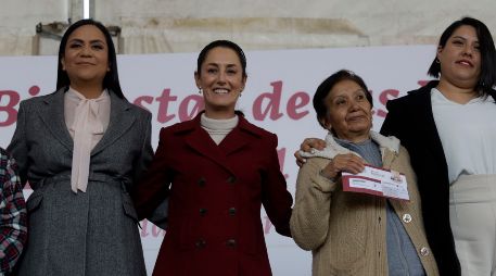Las jefas de familia inscritas en Mujeres Bienestar reciben la cantidad de mil 300 pesos bimestrales. AFP/ARCHIVO