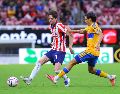 El Guadalajara aprovechó la superioridad numérica para presionar hasta el final y evitar la derrota en el Estadio AKRON. IMAGO7.