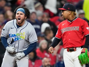 Jonathan Aranda. El mexicano despertó con el bate y produjo dos carreras fundamentales para que los Rays igualaran la serie ante Cleveland. AP/D. Phillip