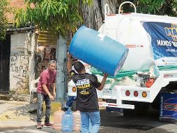 Somos Manos Tapatías. La fundación lleva agua gratuita a hogares afectados por la crisis del suministro. ESPECIAL