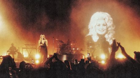 Miley Cyrus compartió una imagen de Dolly Parton y se confesó respecto a su relación. ESPECIAL / FACEBOOK Miley Cyrus