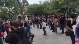 Manifestantes llaman a encapuchados a abandonar marcha