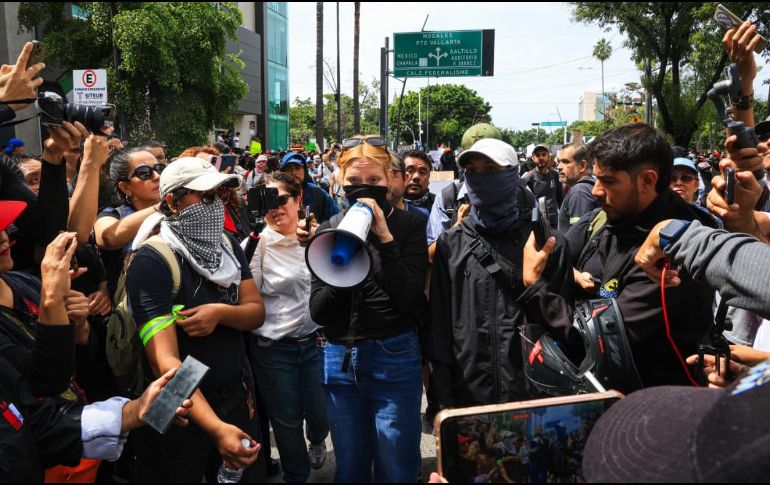Se dio la indicación a los manifestantes de permanecer en el cruce por al menos 30 minutos, en espera de tomar una nueva decisión. EL INFORMADOR / J. Acosta