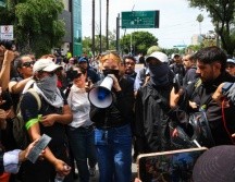 Se dio la indicación a los manifestantes de permanecer en el cruce por al menos 30 minutos, en espera de tomar una nueva decisión. EL INFORMADOR / J. Acosta