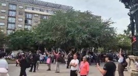 Un contingente de Parque Rojo llega a Palacio de Gobierno