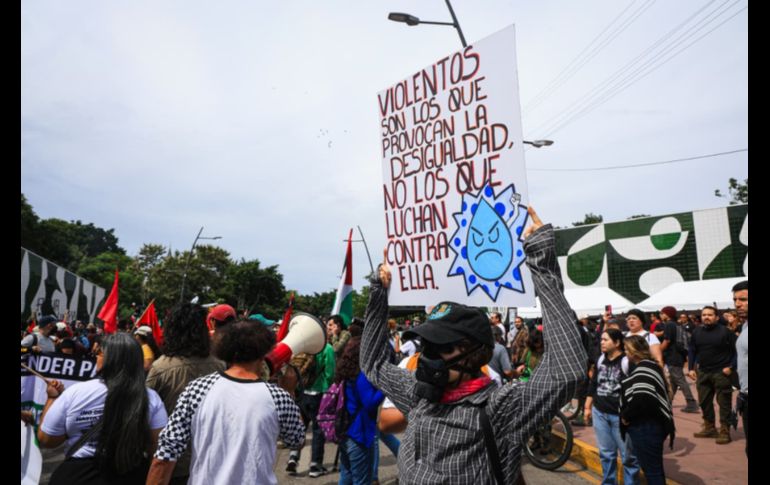 Por segundo domingo consecutivo, manifestantes marchan en Guadalajara por la calidad del agua en la ciudad. EL INFORMADOR / J. Acosta