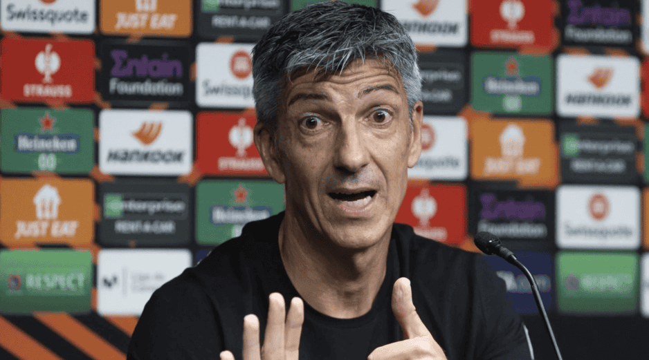 Más allá de los aspectos futbolísticos y físicos que necesita mejorar, el entrenador español resaltó la actitud del atacante mexicano y su disposición para continuar desarrollándose como jugador. EFE/ARCHIVO