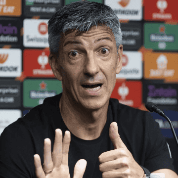 Más allá de los aspectos futbolísticos y físicos que necesita mejorar, el entrenador español resaltó la actitud del atacante mexicano y su disposición para continuar desarrollándose como jugador. EFE/ARCHIVO