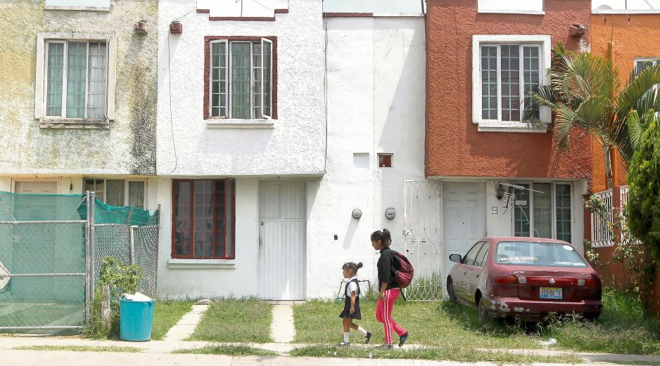 La falta de opciones económicas obliga a las familias a buscar vivienda en zonas alejadas. EL INFORMADOR