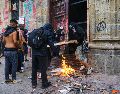 La manifestación de ayer permaneció momentáneamente detenida en el Parque Revolución por la presencia de encapuchados. EL INFORMADOR/J. Acosta