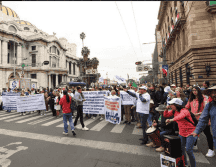Trabajadores activos y jubilados del Instituto Mexicano del Seguro Social (IMSS) mantienen con firmeza dos plantones indefinidos que complican el tránsito en la zona centro. SUN/ARCHIVO