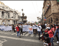 Trabajadores activos y jubilados del Instituto Mexicano del Seguro Social (IMSS) mantienen con firmeza dos plantones indefinidos que complican el tránsito en la zona centro. SUN/ARCHIVO